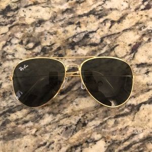 Ray-Ban Aviator sunglasses 😎
